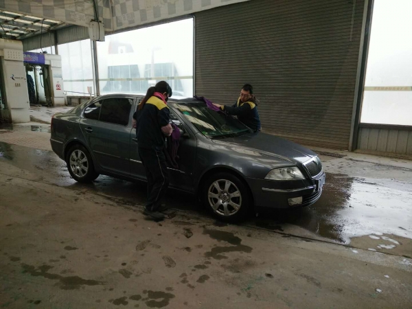 自動(dòng)洗車(chē)